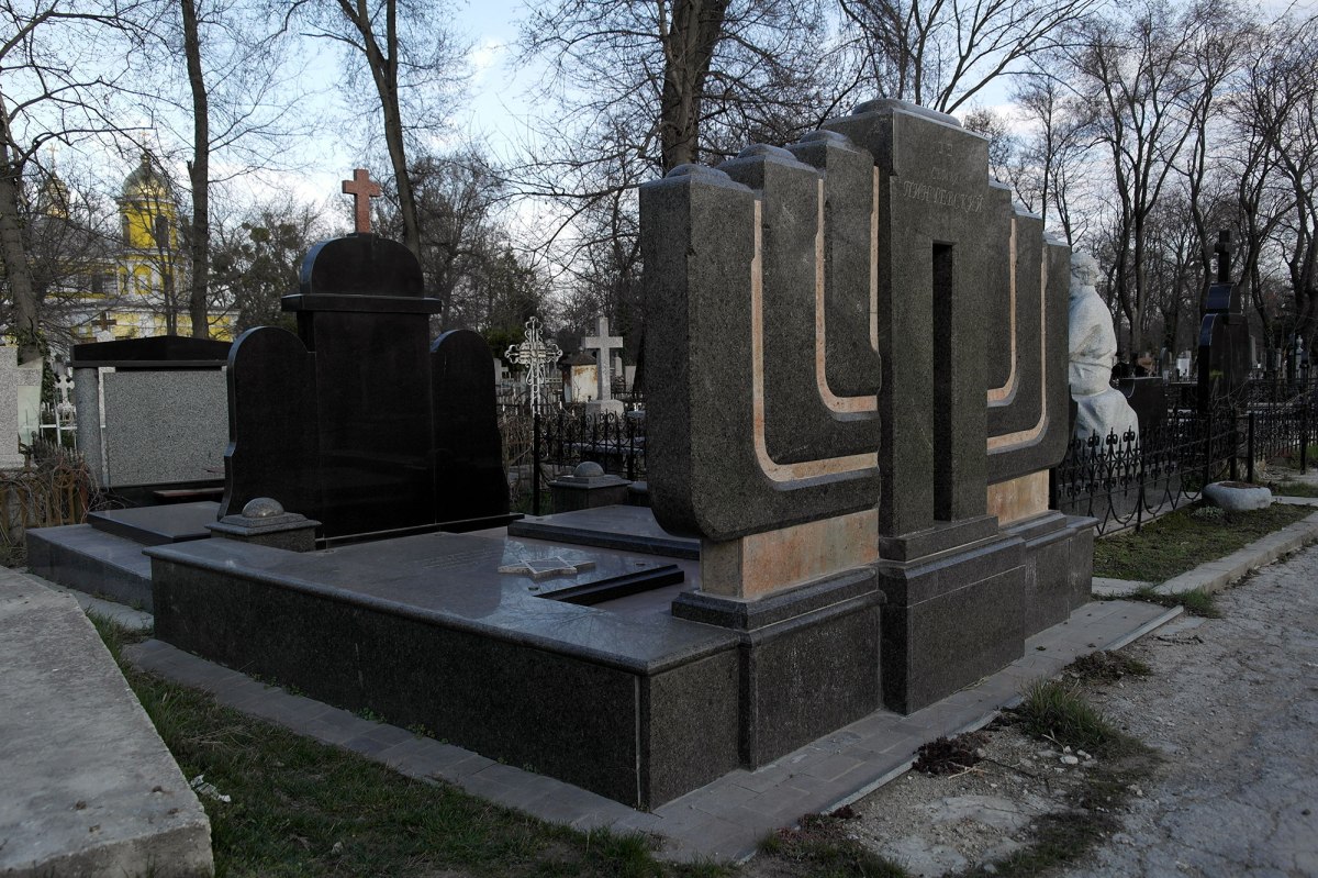 Chişinău - Christian cemetery - grave of a Jewish family