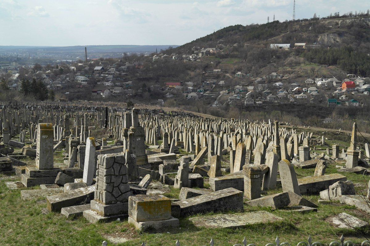 Mohyliv-Podilskyi - Jewish cemetery