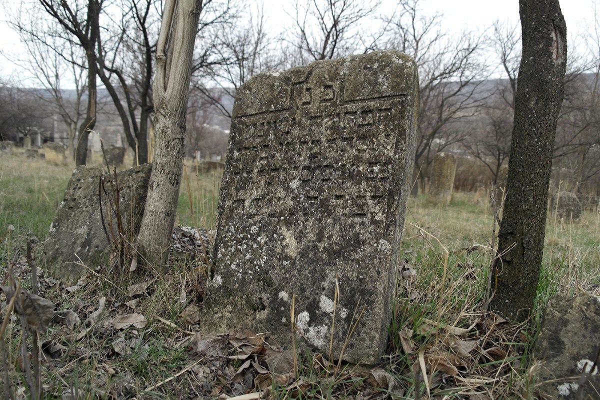 Vărzăreşti - Jewish cemetery