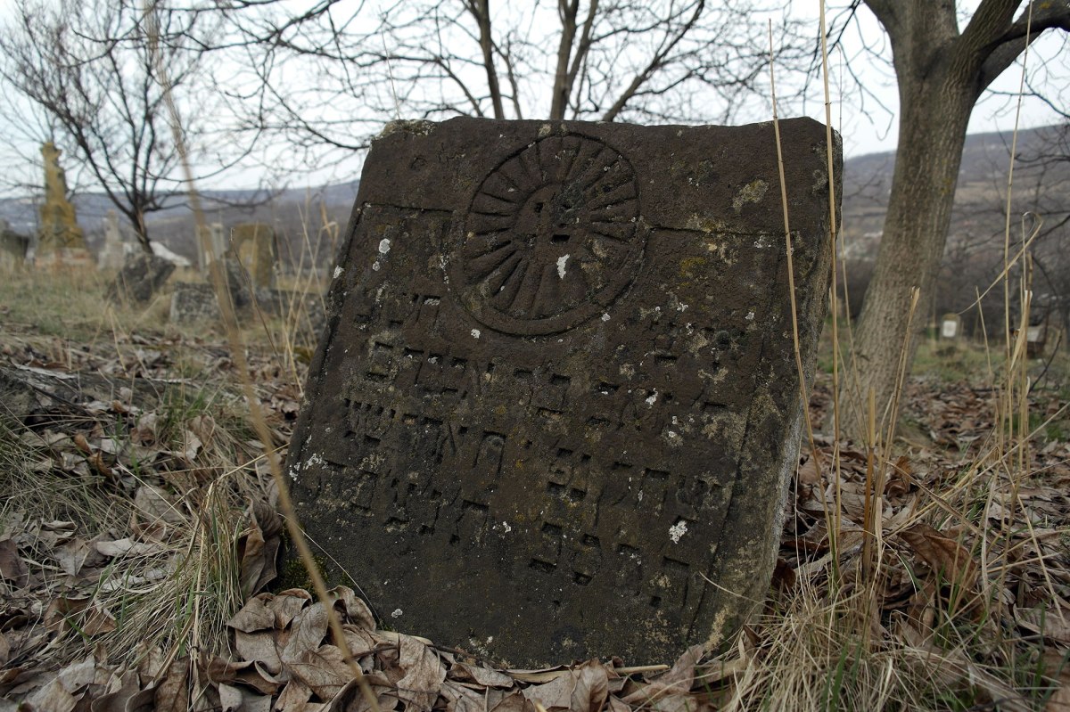 Vărzăreşti - Jewish cemetery