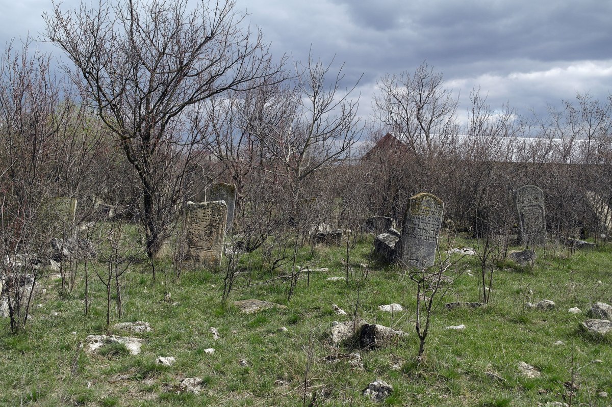 Alexandreni - Jewish cemetery