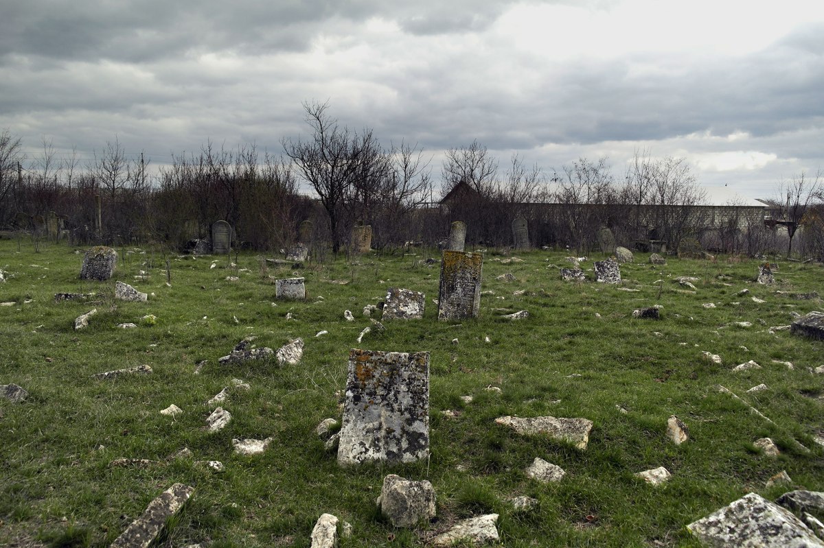 Alexandreni - Jewish cemetery