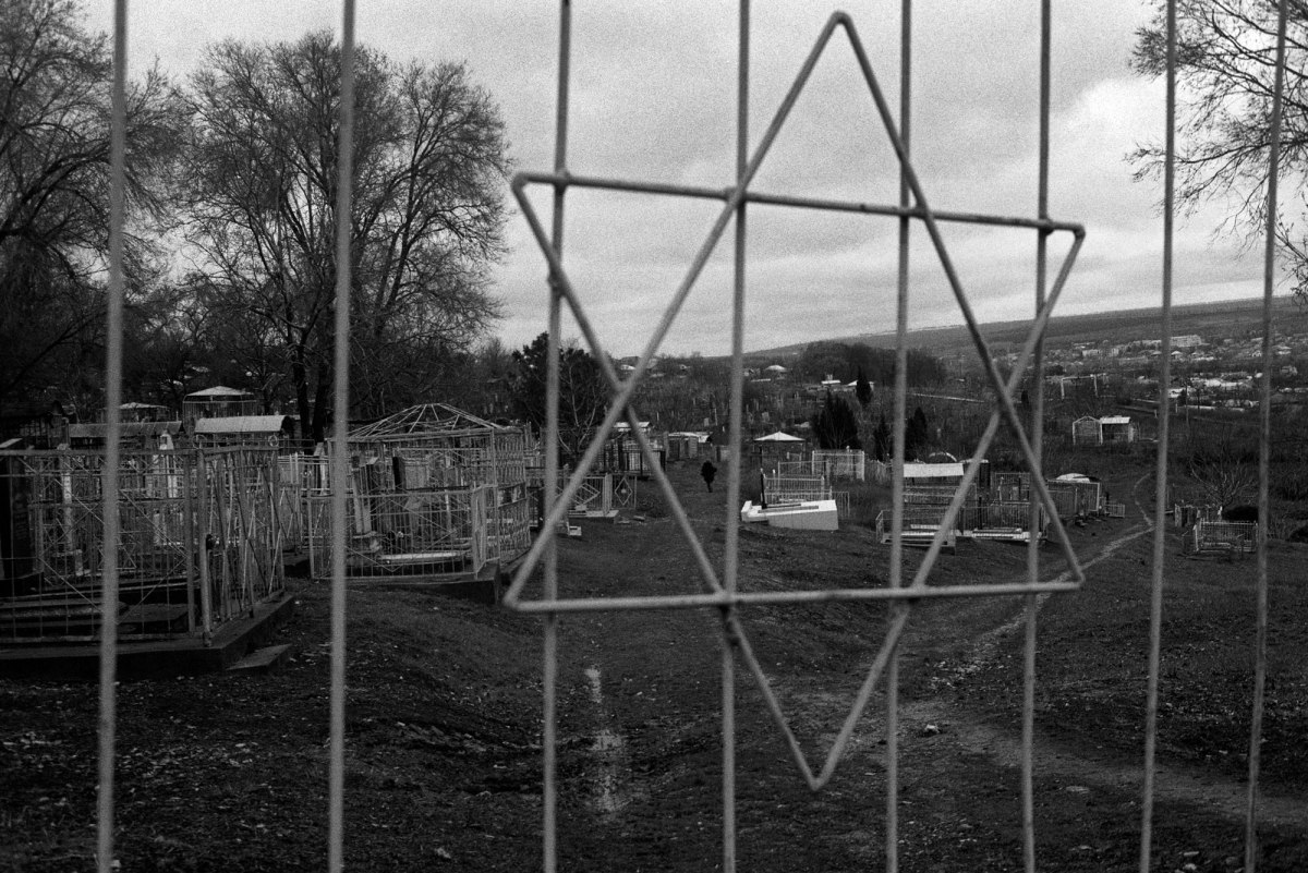 Bălţi (Beltsy) Jewish cemetery