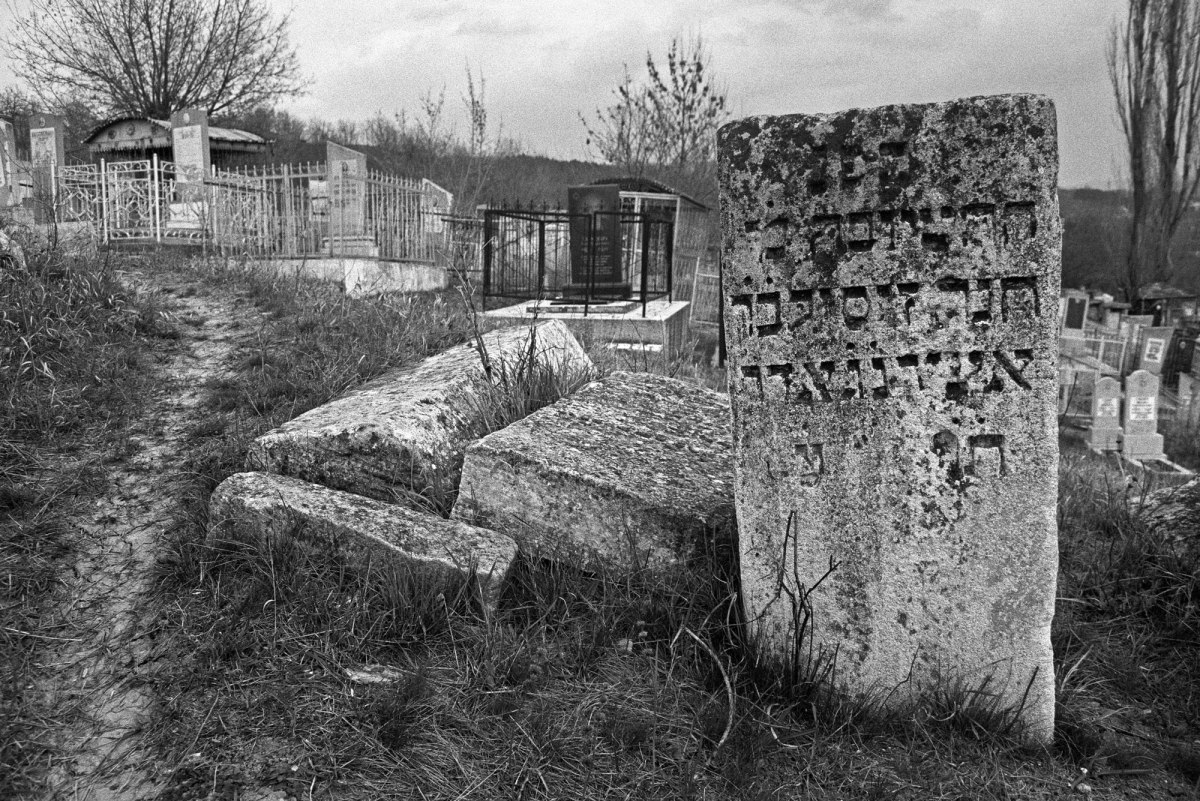 Călăraşi Jewish cemetery