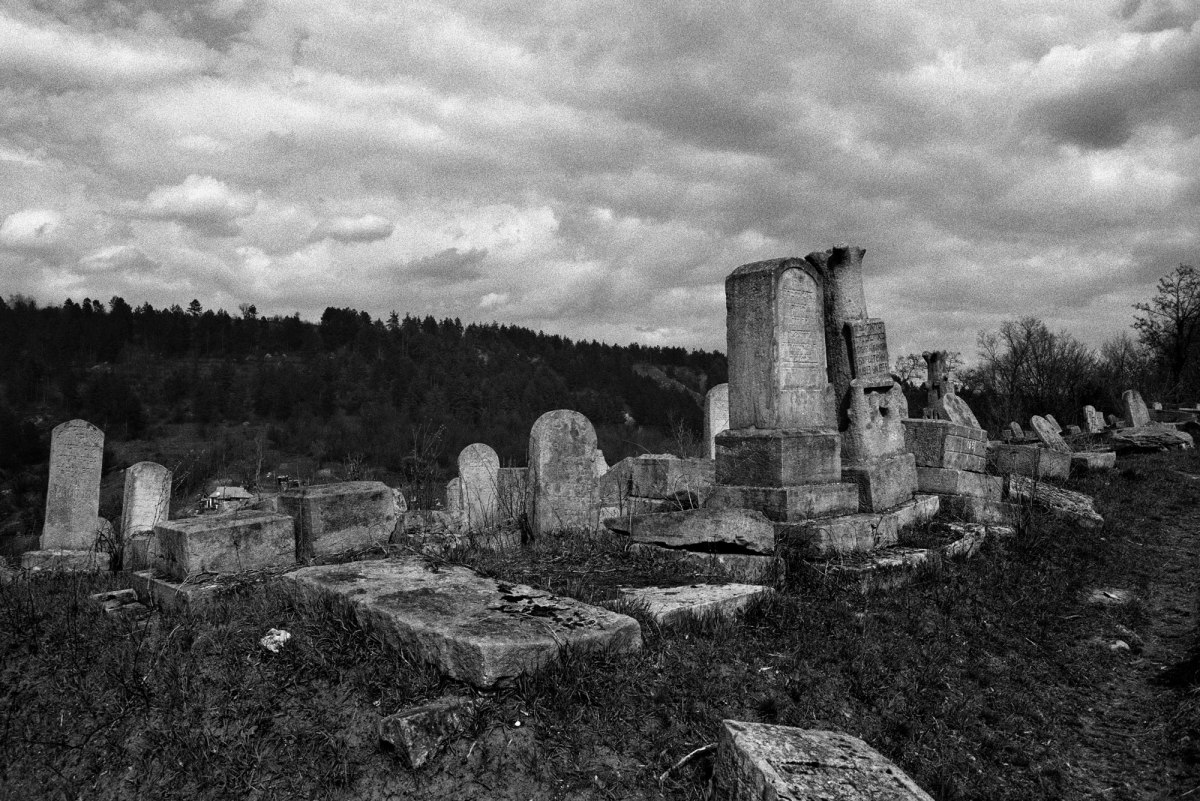 Mohyliv-Podilskyi Jewish cemetery