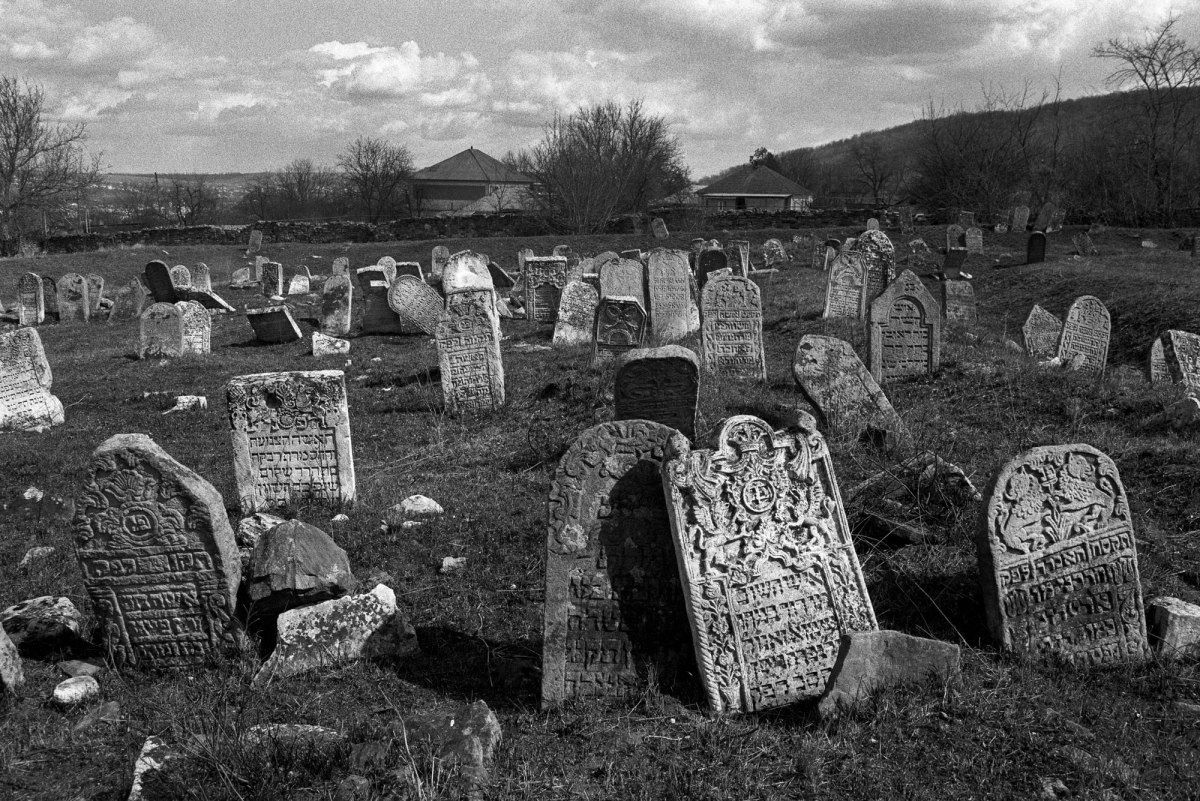 Otaci (Ataki) Jewish cemetery