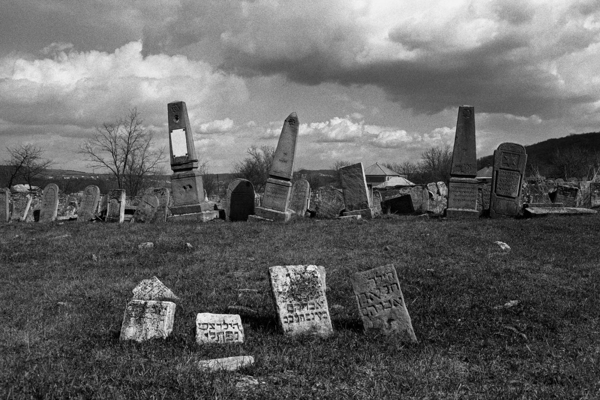 Otaci (Ataki) Jewish cemetery