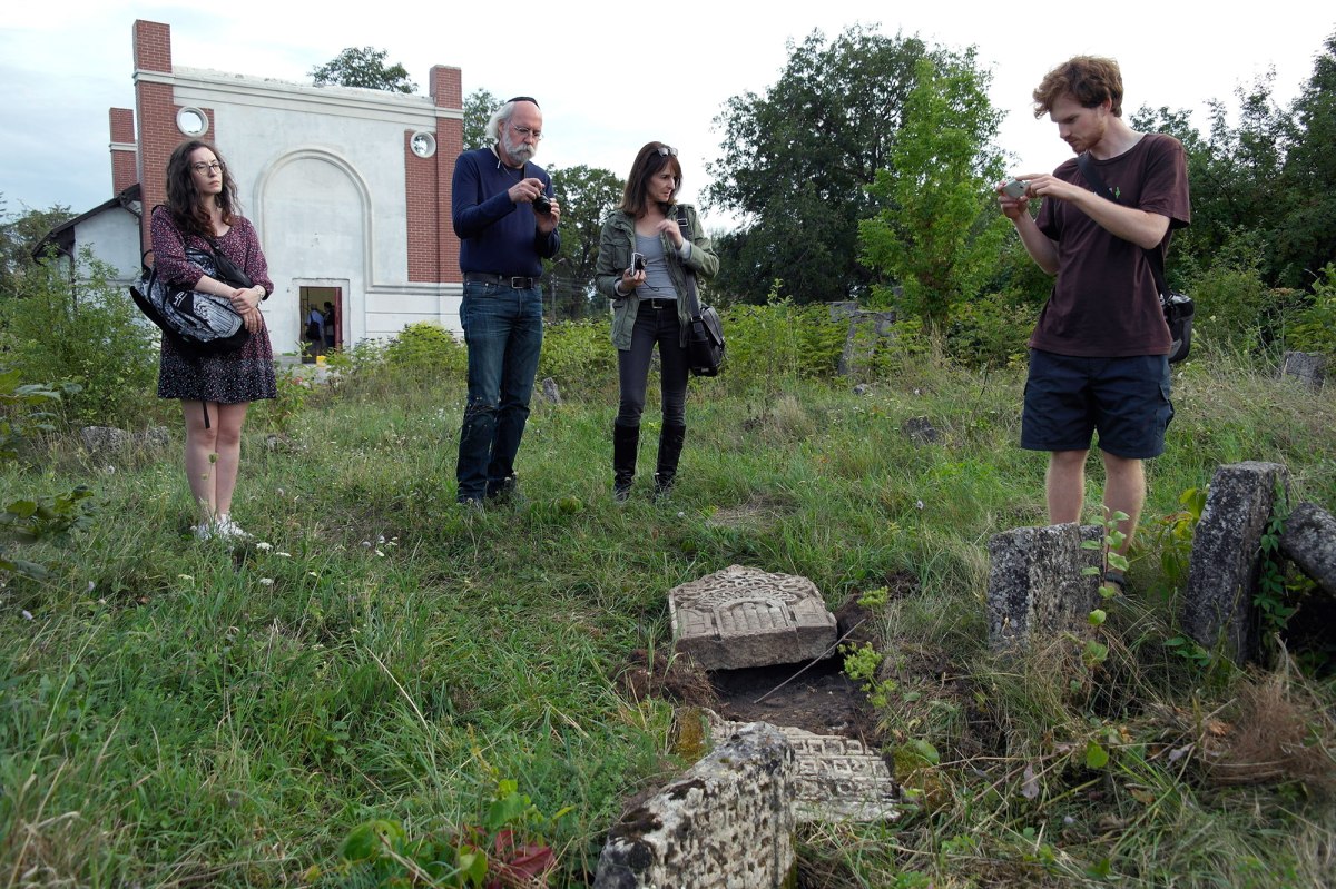 Sadagora Jewish cemetery