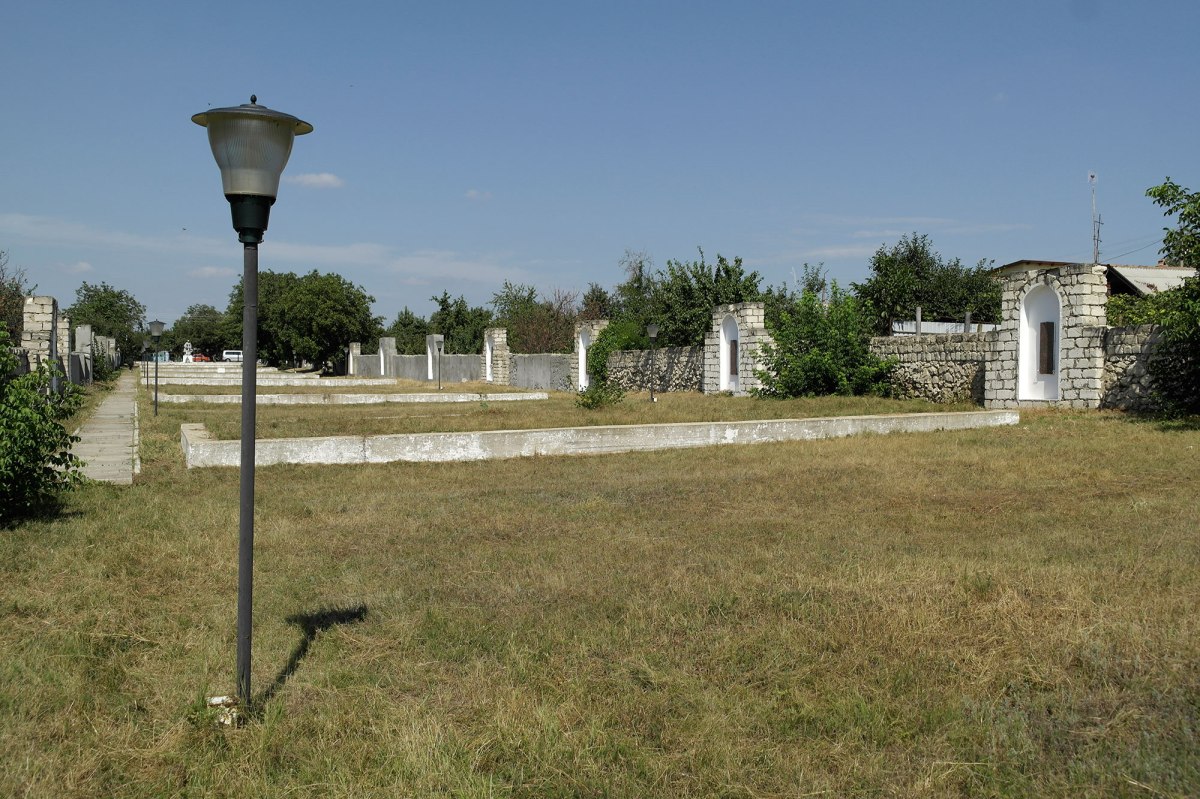 Dubăsari (Dubasari) mass grave
