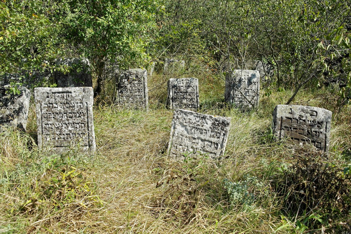 Raşcov (Rashkov) Jewish cemetery