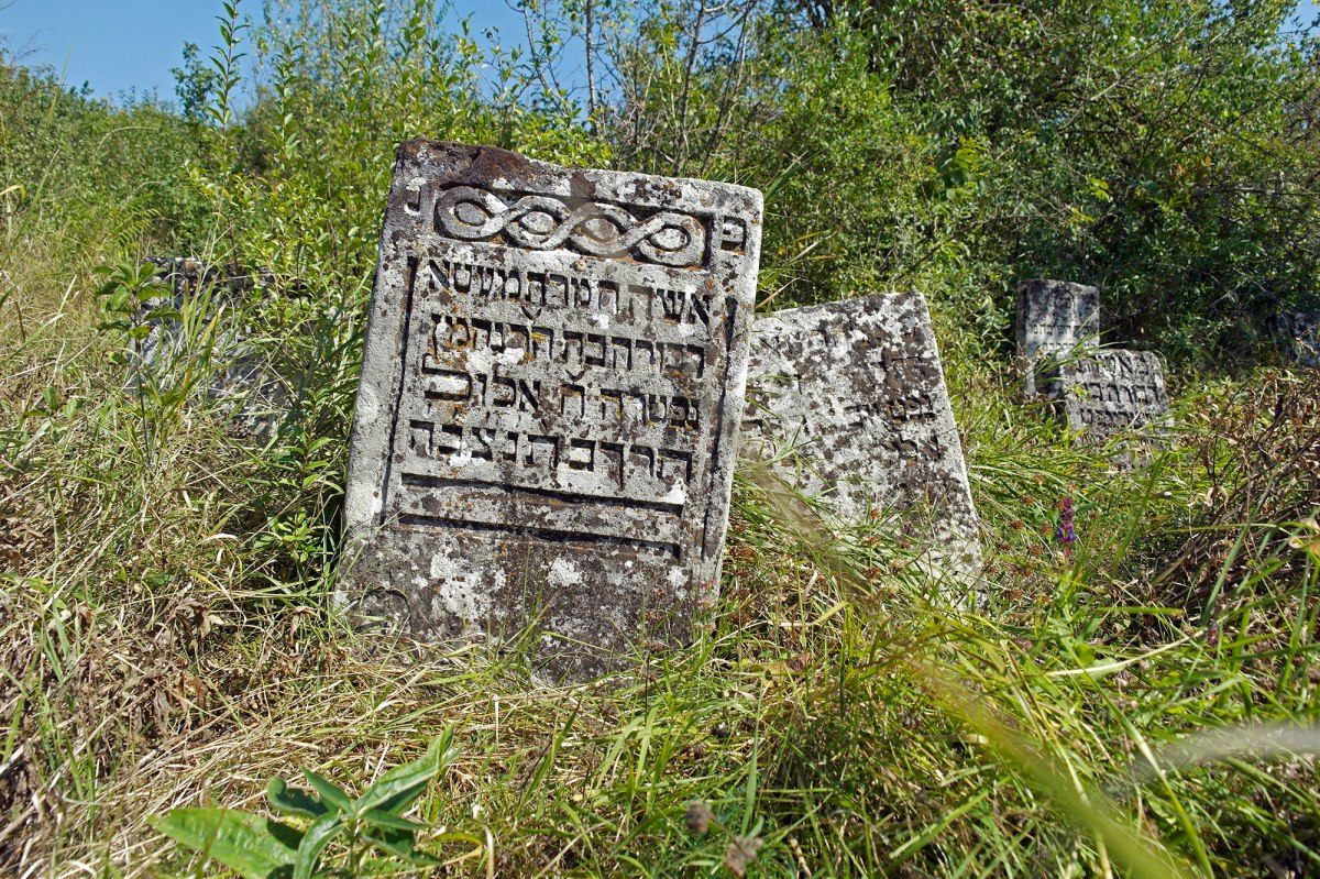 Raşcov (Rashkov) Jewish cemetery