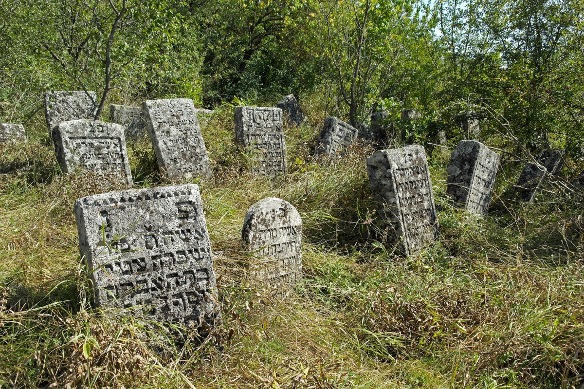 Raşcov (Rashkov) Jewish cemetery