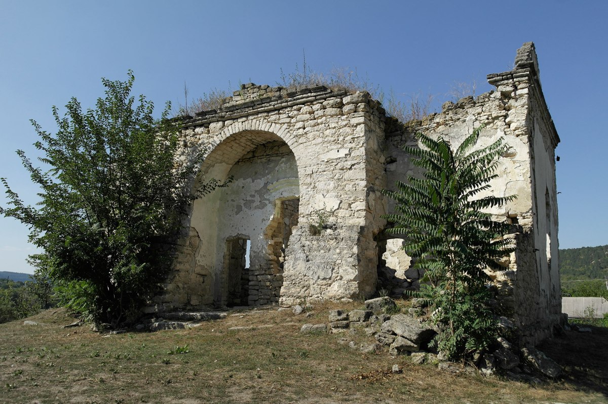 Raşcov (Rashkov) - ruin of a Christian church