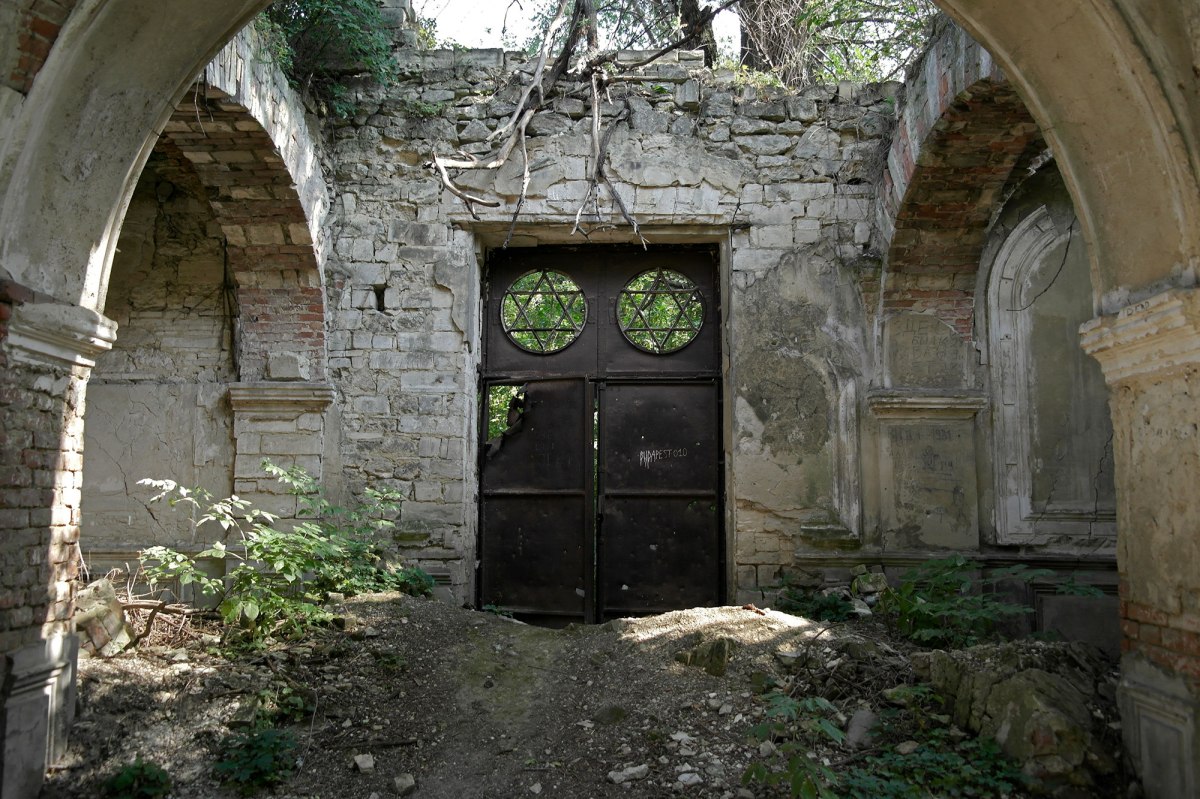 Chişinău Jewish cemetery - mortuary hall