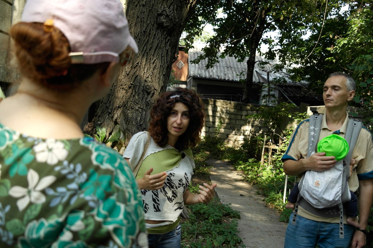 Chişinău Jewish cemetery - Irina Shikhova guiding