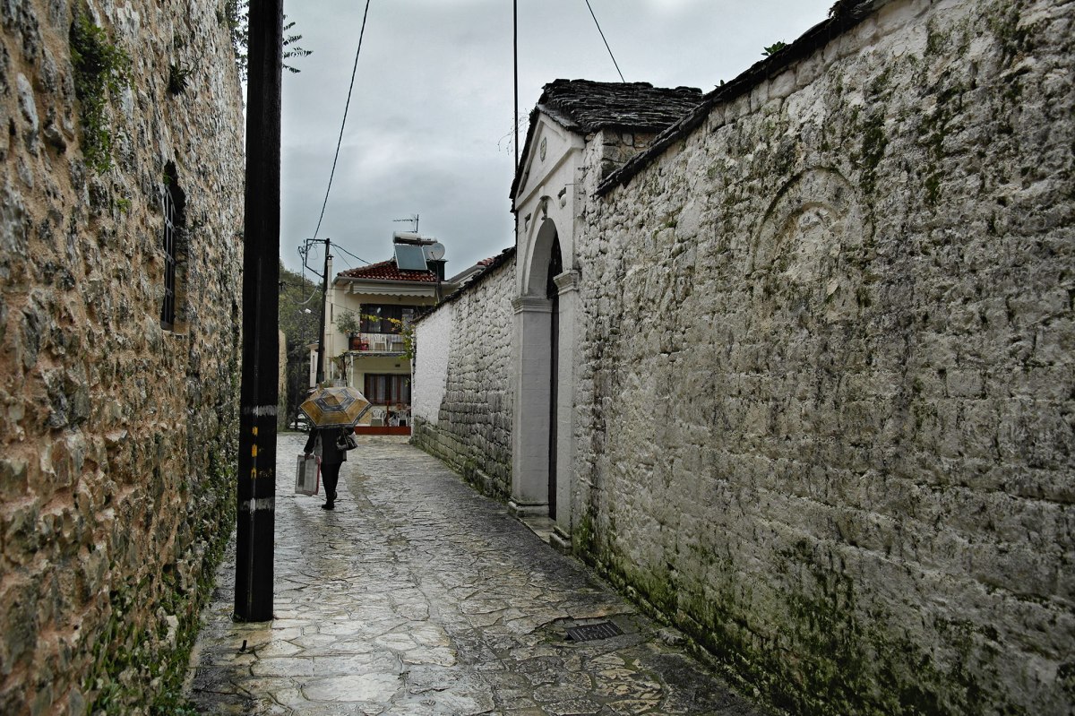 Ioannina old town, gate to the synagogue yard