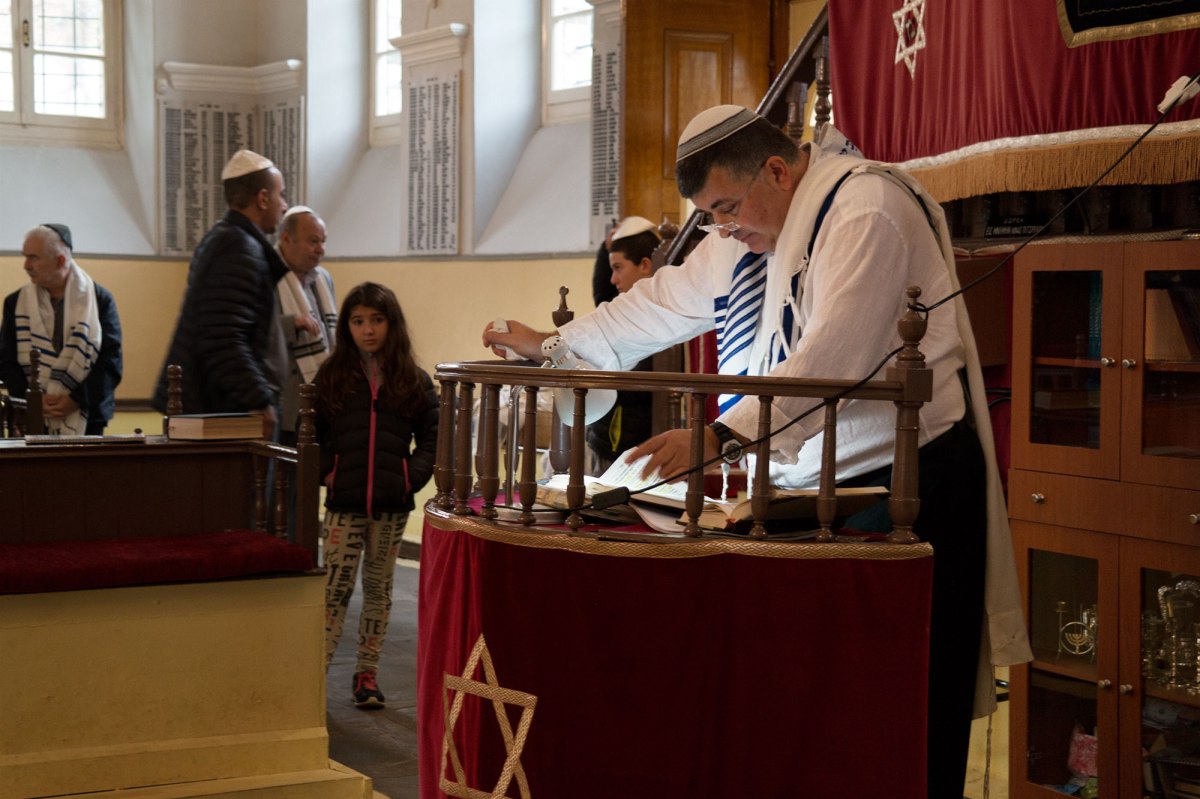 Yom Kippur in Ioannina synagogue