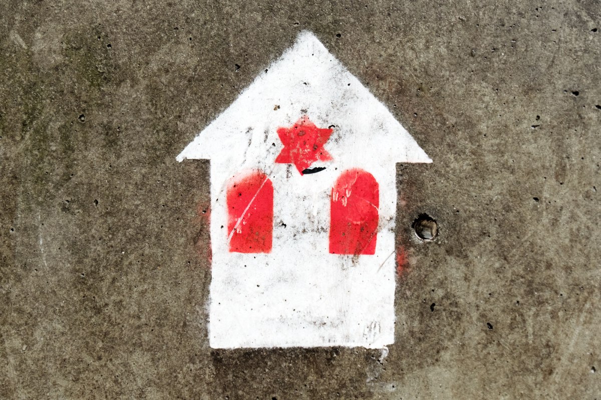 Graffiti next to Nożyk Synagogue, Warsaw