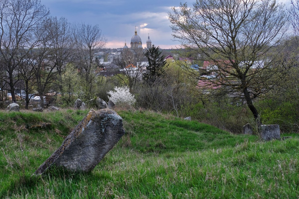 Tovste Jewish cemetery