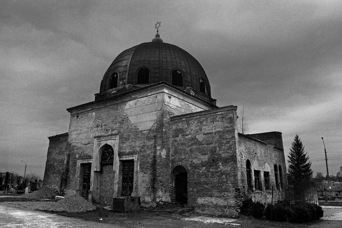 Chernivtsi (Czernowitz) Jewish cemetery, Bukovina, Ukraine, 2015