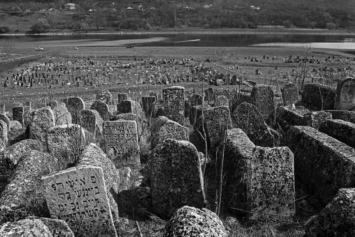Jewish cemetery, Vadul-Raşcov (Vadul-Rashkov), Bessarabia, Moldova, 2016