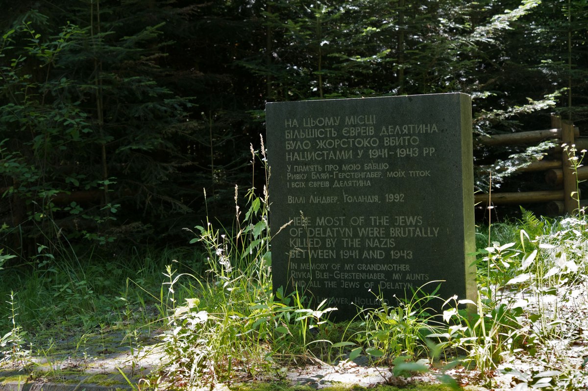 Deliatyn mass grave memorial