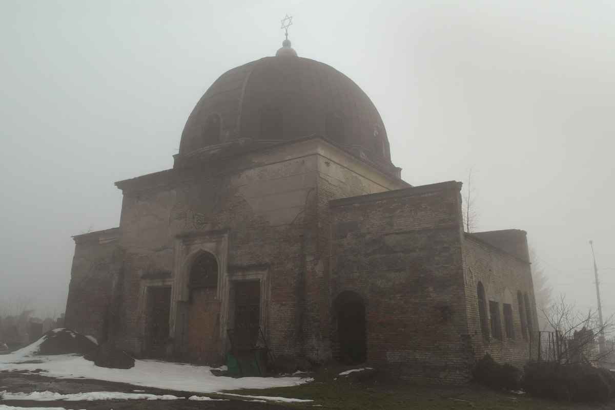 Chernivtsi Jewish cemetery, Ukraine
