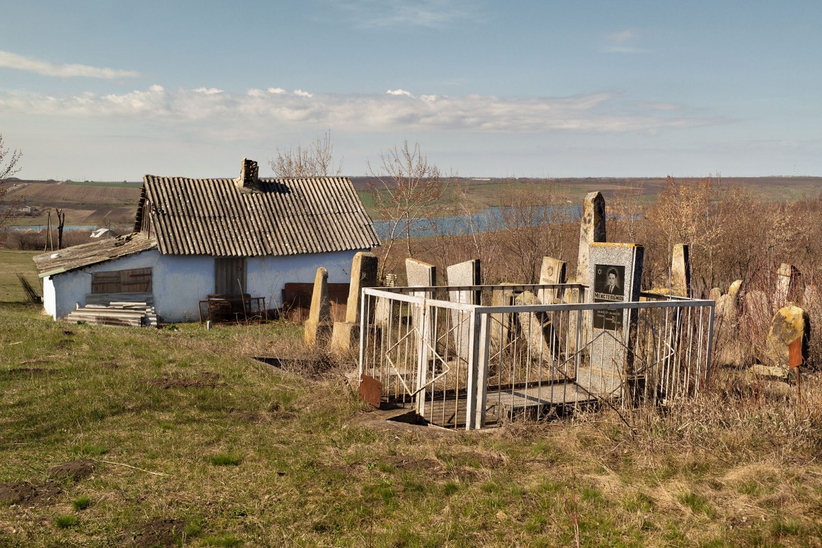 Zguriţa Jewish cemetery, Moldova