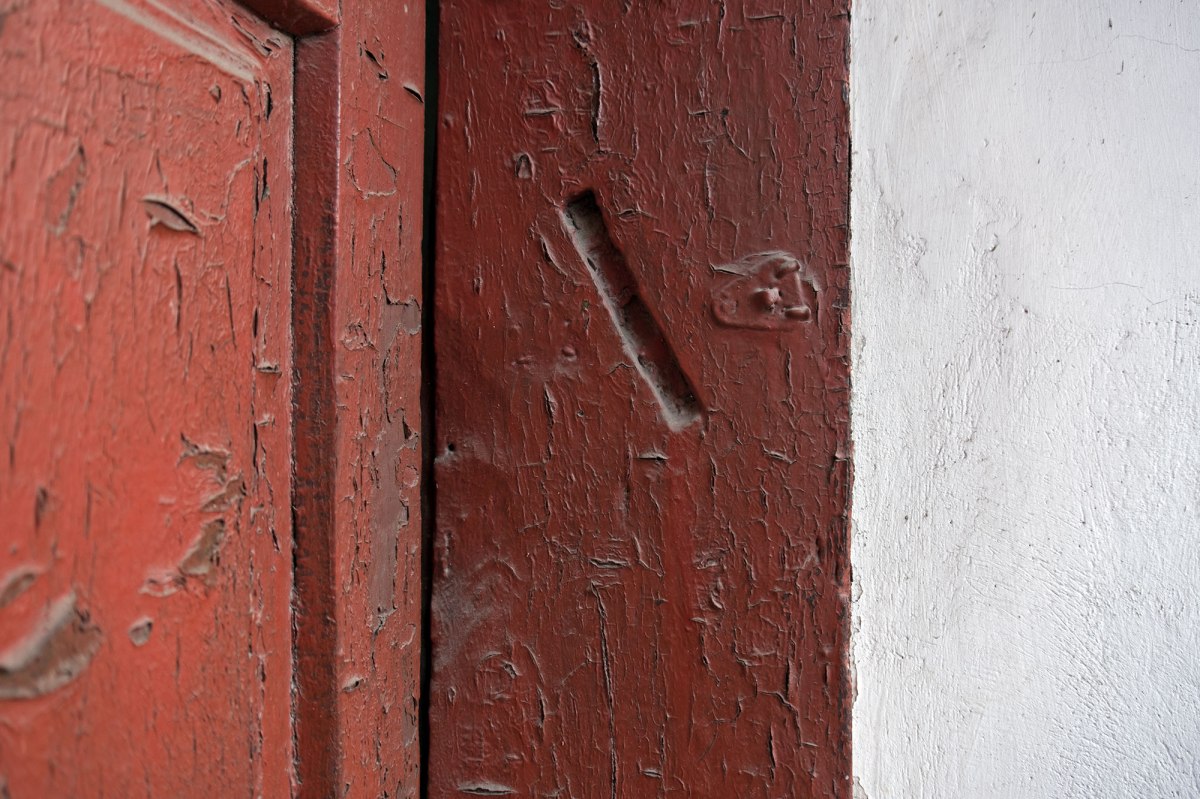 Trace of a mezuzah at Radekhiv market square