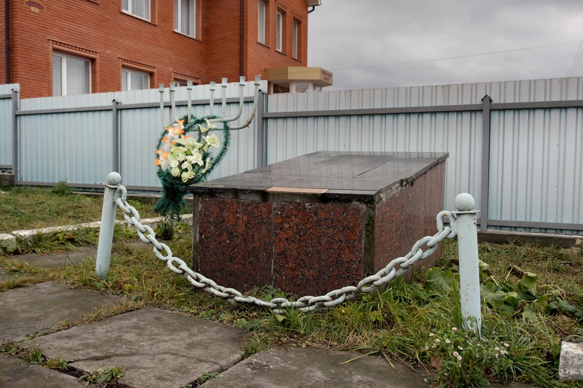 Slavuta - memorial for 300 murdered Jewish children