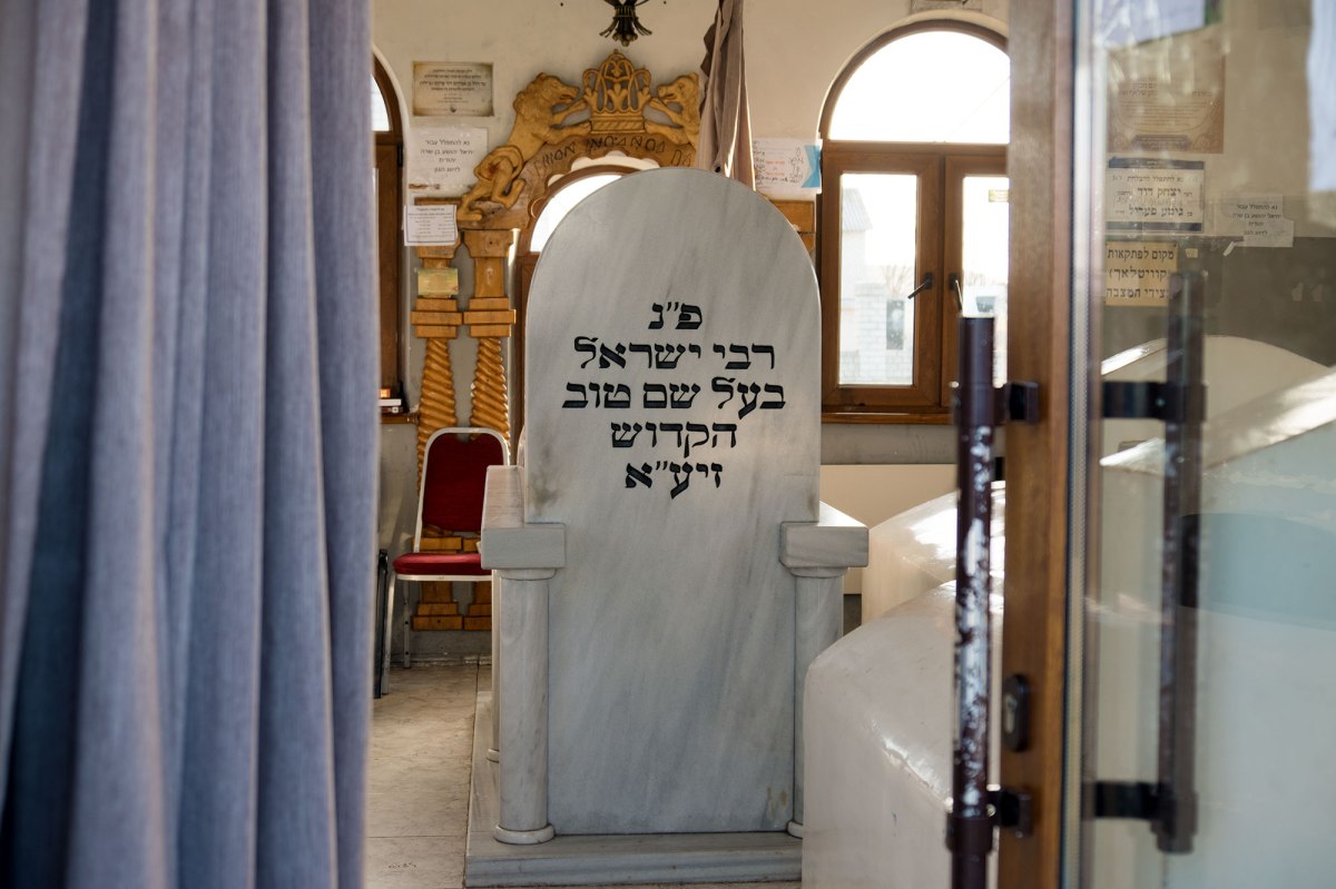 Medzhybizh - Jewish cemetery - tomb of the Baal Shen Tov