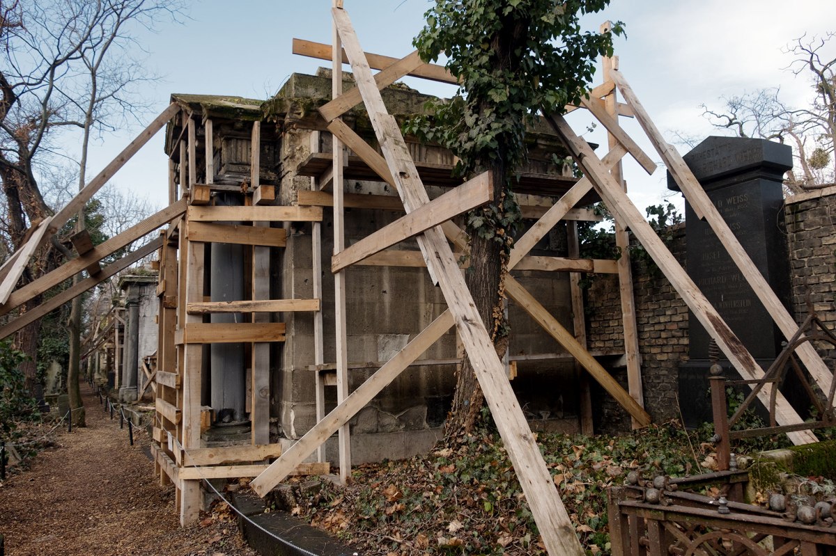 Jewish section of Kerepesi Cemetery at Salgótarjáni Street