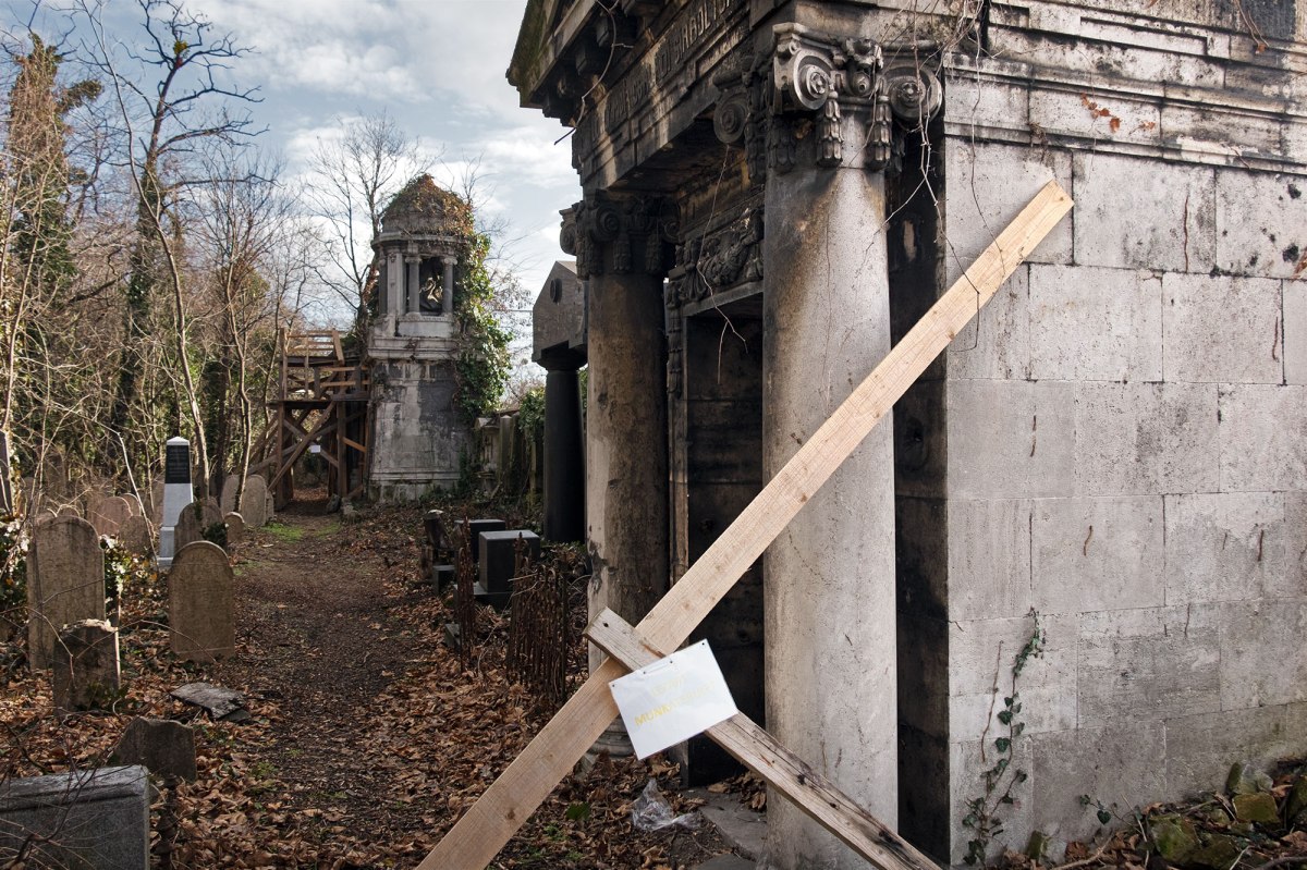 Jewish section of Kerepesi Cemetery at Salgótarjáni Street