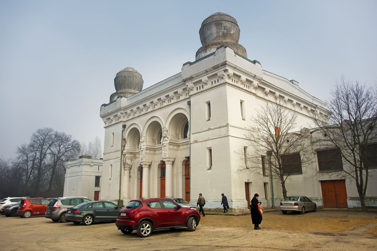 Jewish cemetery at Kozma Street