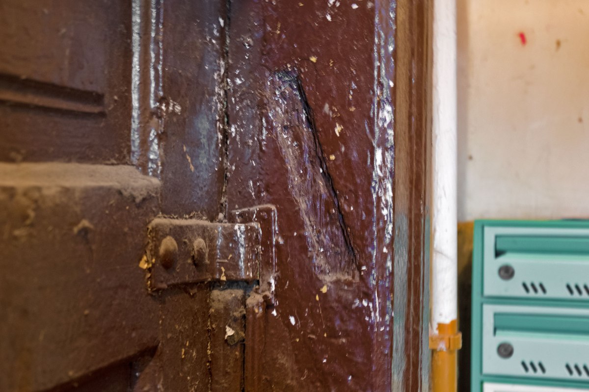 Trace of a mezuzah in Praga