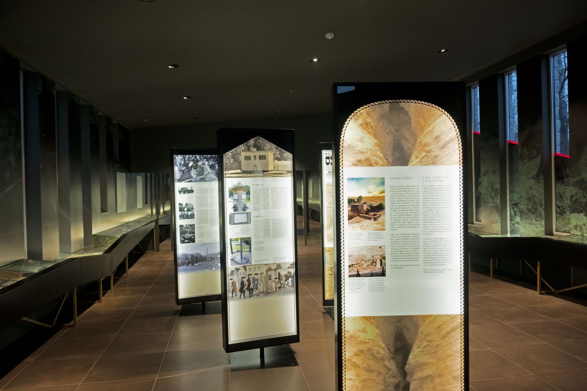 Museum at Bródno Jewish cemetery