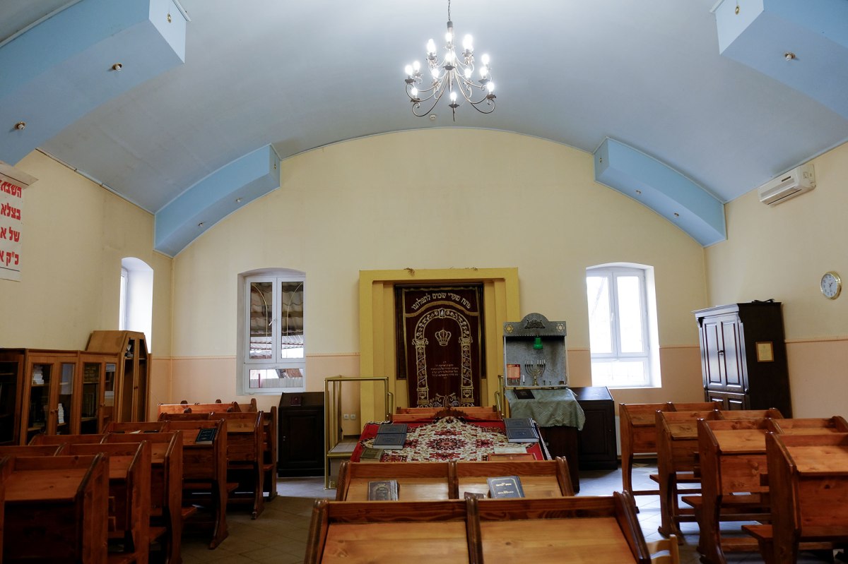 Mukachevo - Munkach Rebbe Kloyz, present active synagogue
