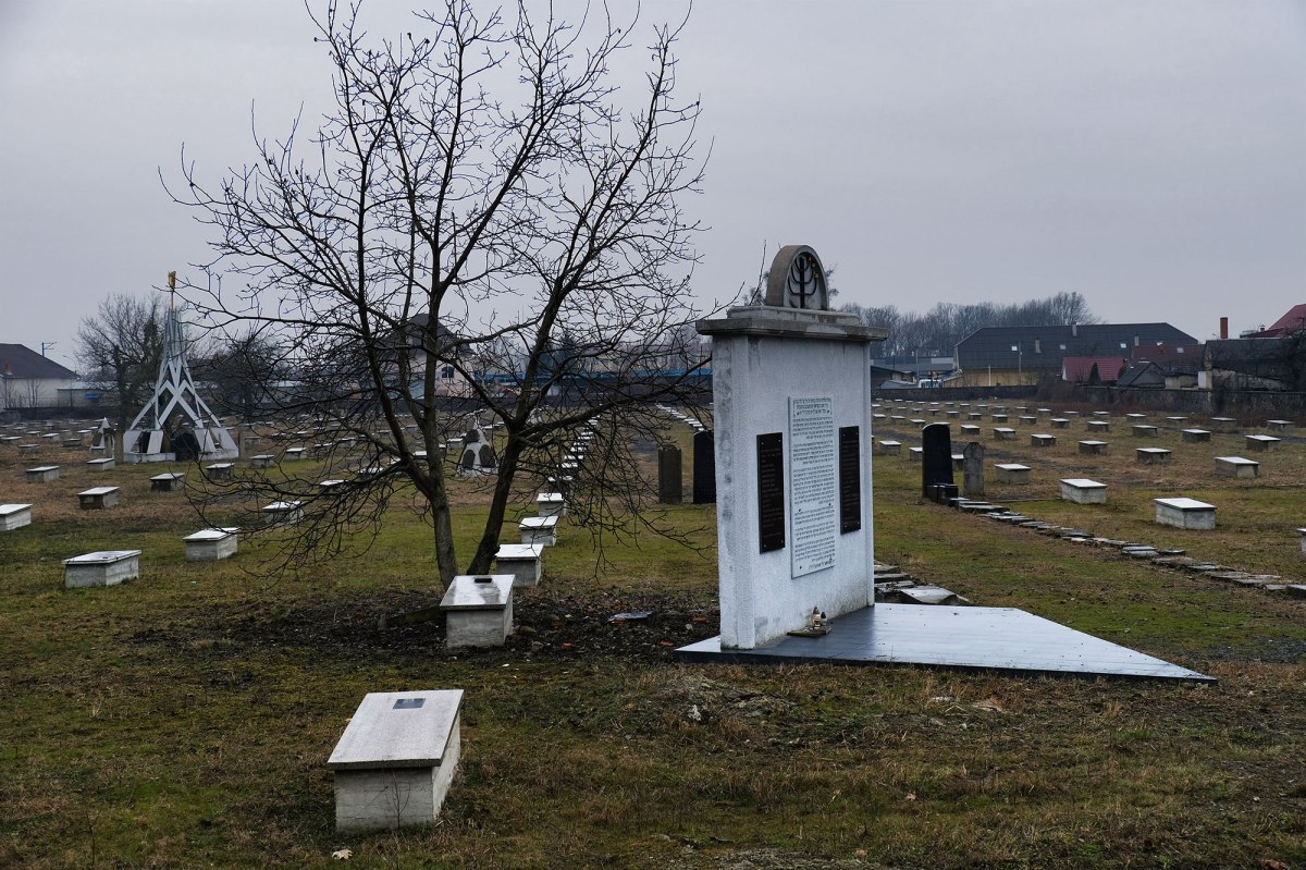 Mukachevo - old Jewish cemetery