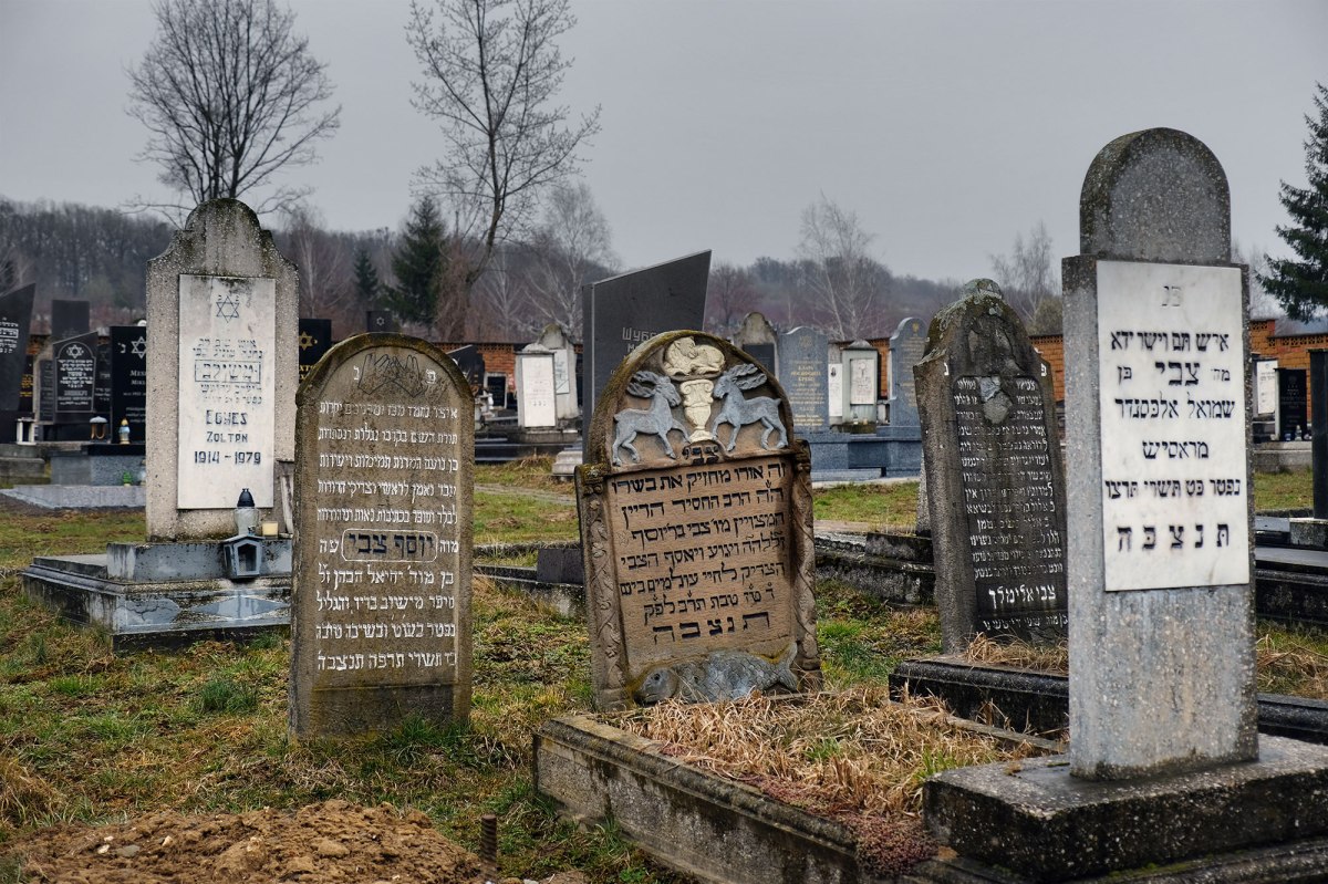 Mukachevo - new Jewish cemetery