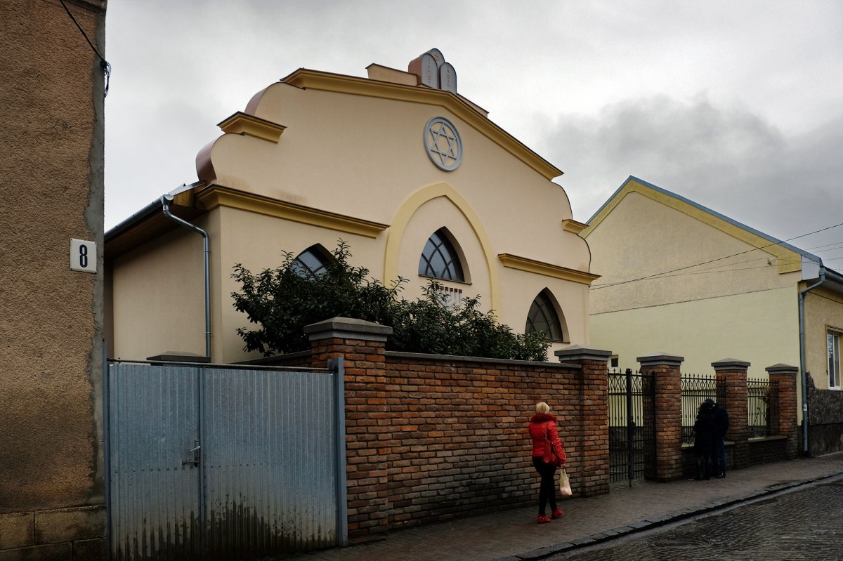 Berehove - active synagogue