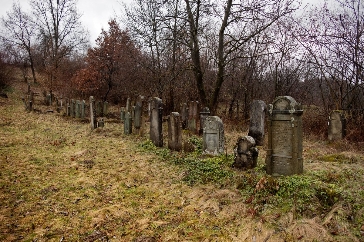 Velykyi Bychkiv - Jewish cemetery
