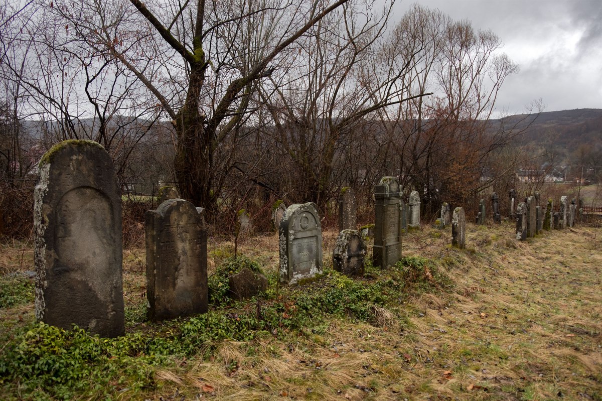 Velykyi Bychkiv - Jewish cemetery