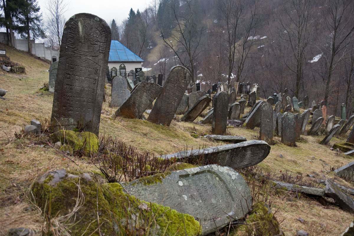 Rakhiv - Jewish cemetery