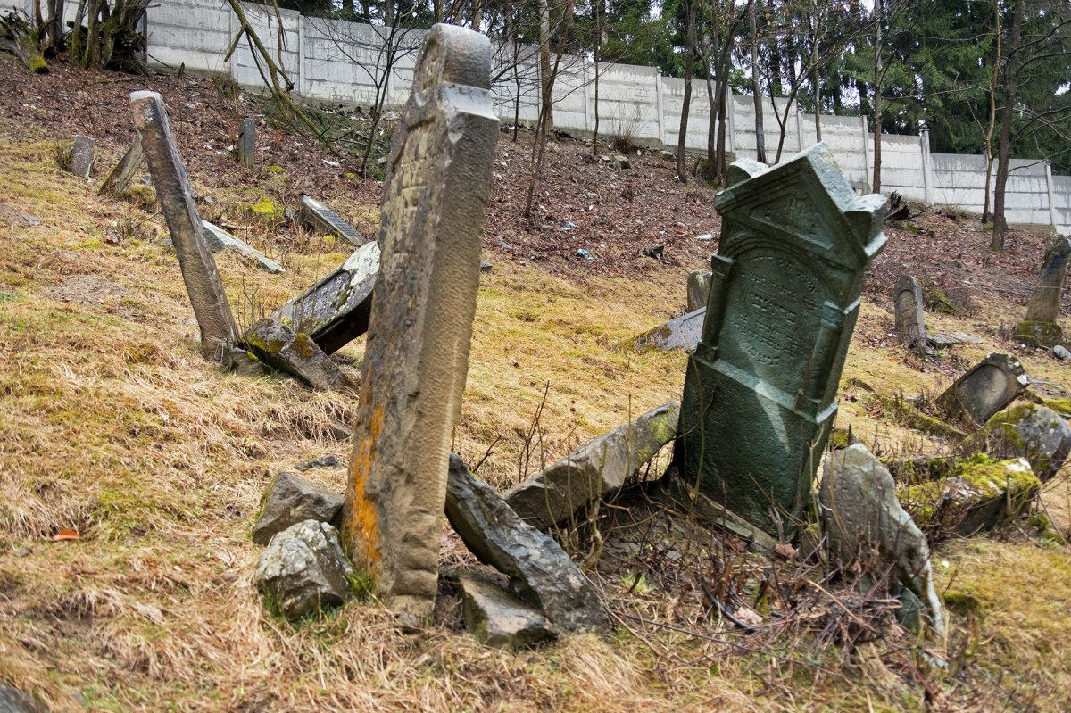 Rakhiv - Jewish cemetery