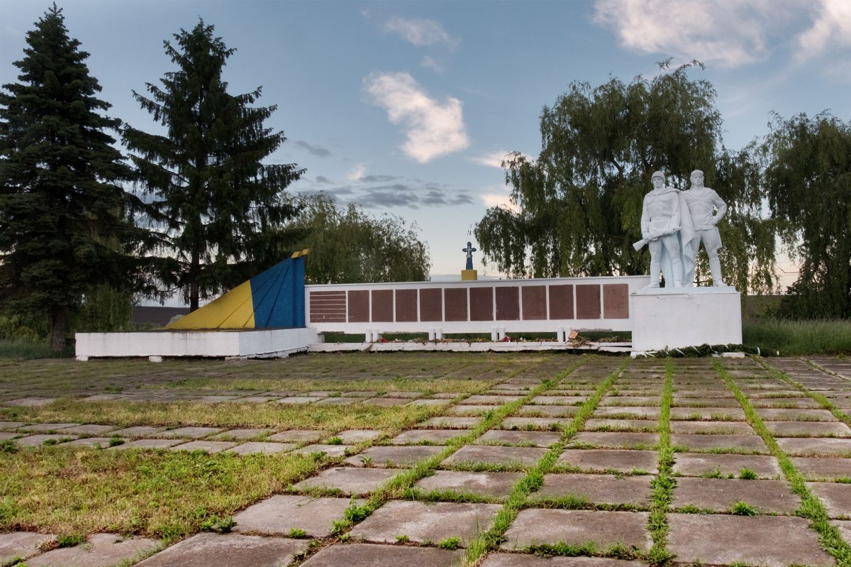 Yuzhynets - war memorial opposite of the former property of the Reich family