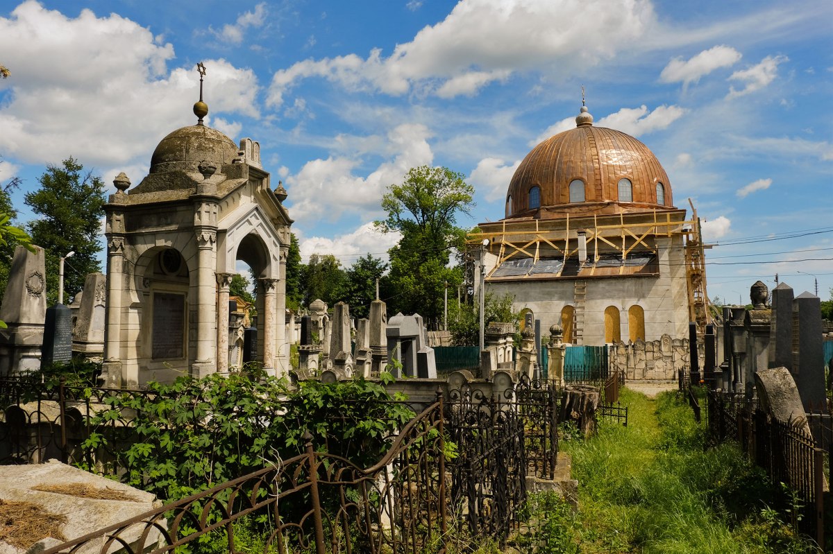 Mortuary at Chernivtsi Jewish cemetery