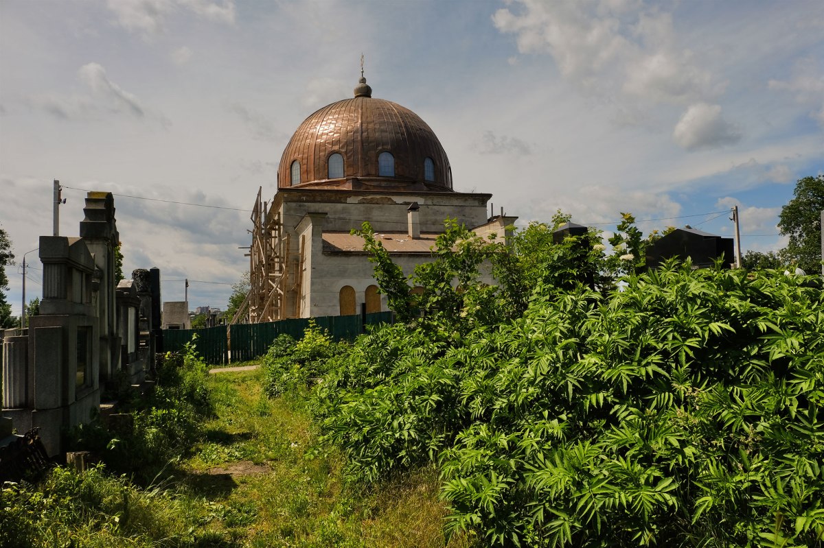 Mortuary at Chernivtsi Jewish cemetery