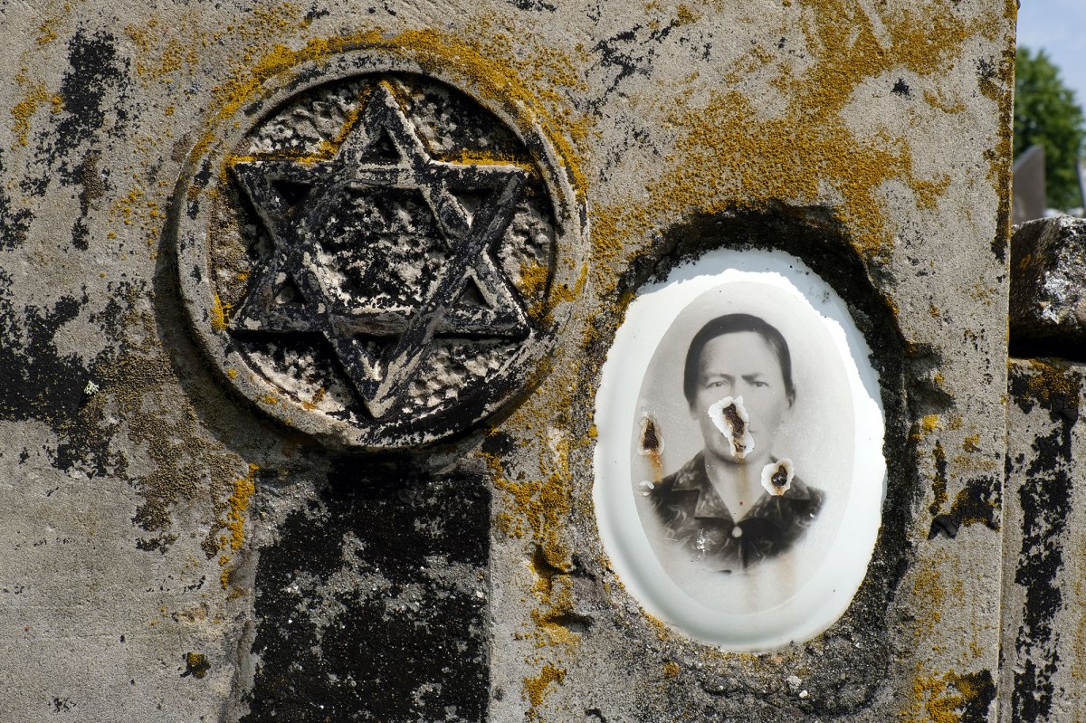 Briceni Jewish cemetery