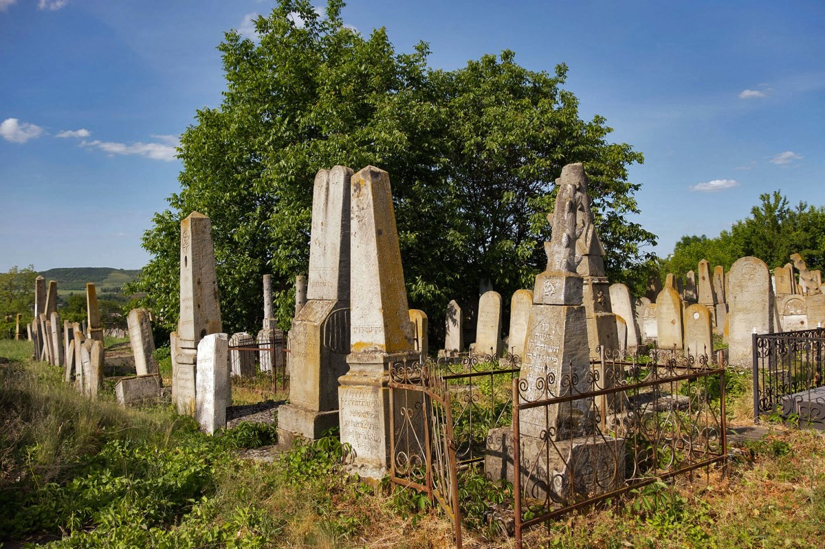 Otaci Jewish cemetery