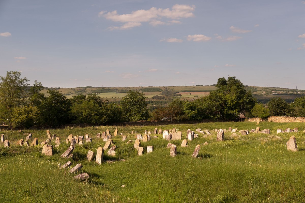 Otaci Jewish cemetery